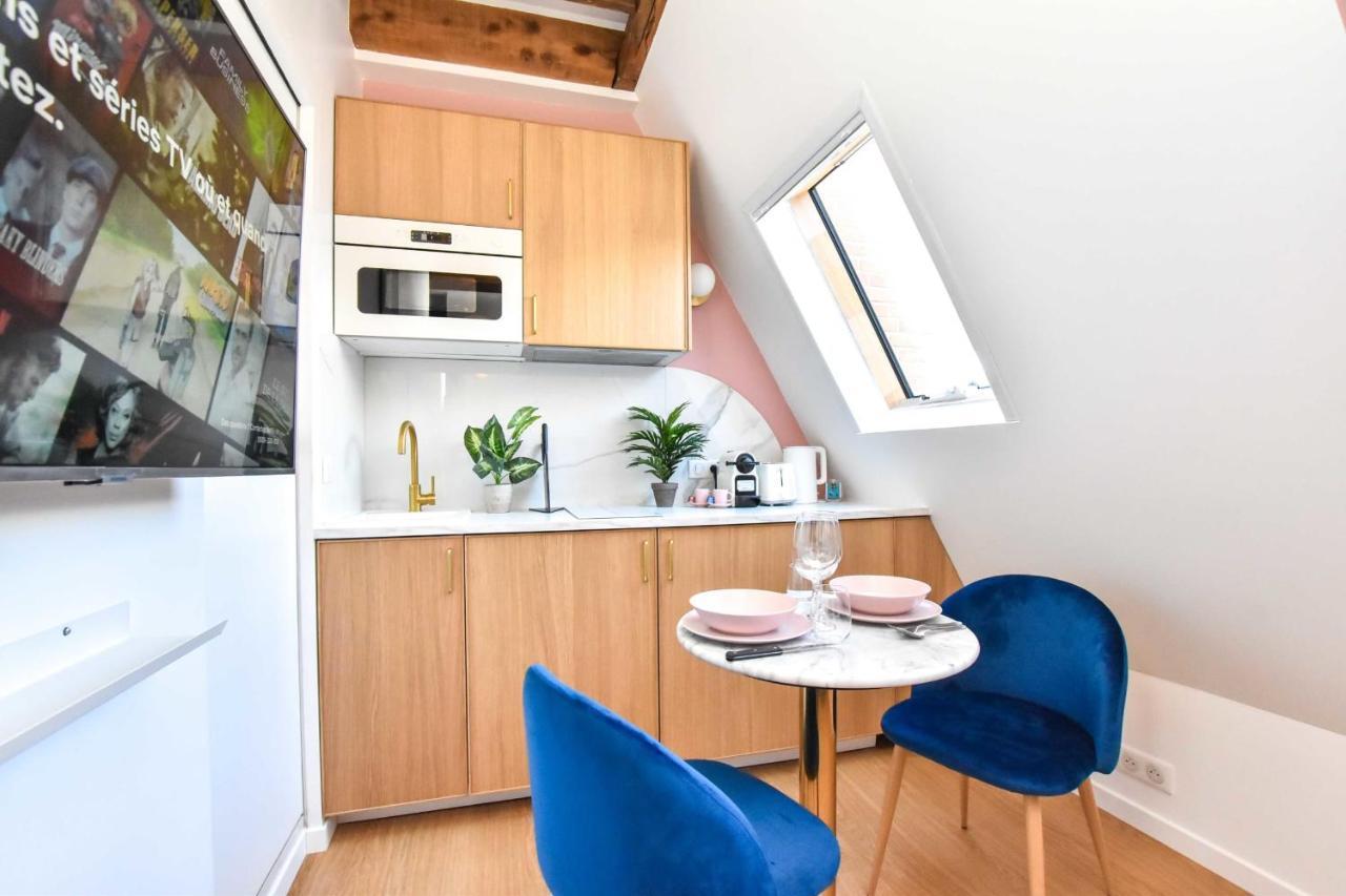 Appartamento Newly Renovated Studio Under The Parisian Roofs - Arc De Triomphe